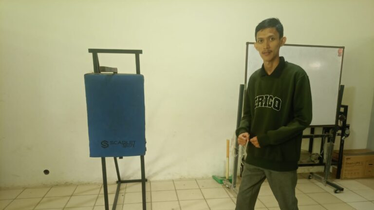 Mahasiswa Teknik Elektro UNJA Ciptakan Inovasi Alat Pace Tendangan Sabit Pencak Silat